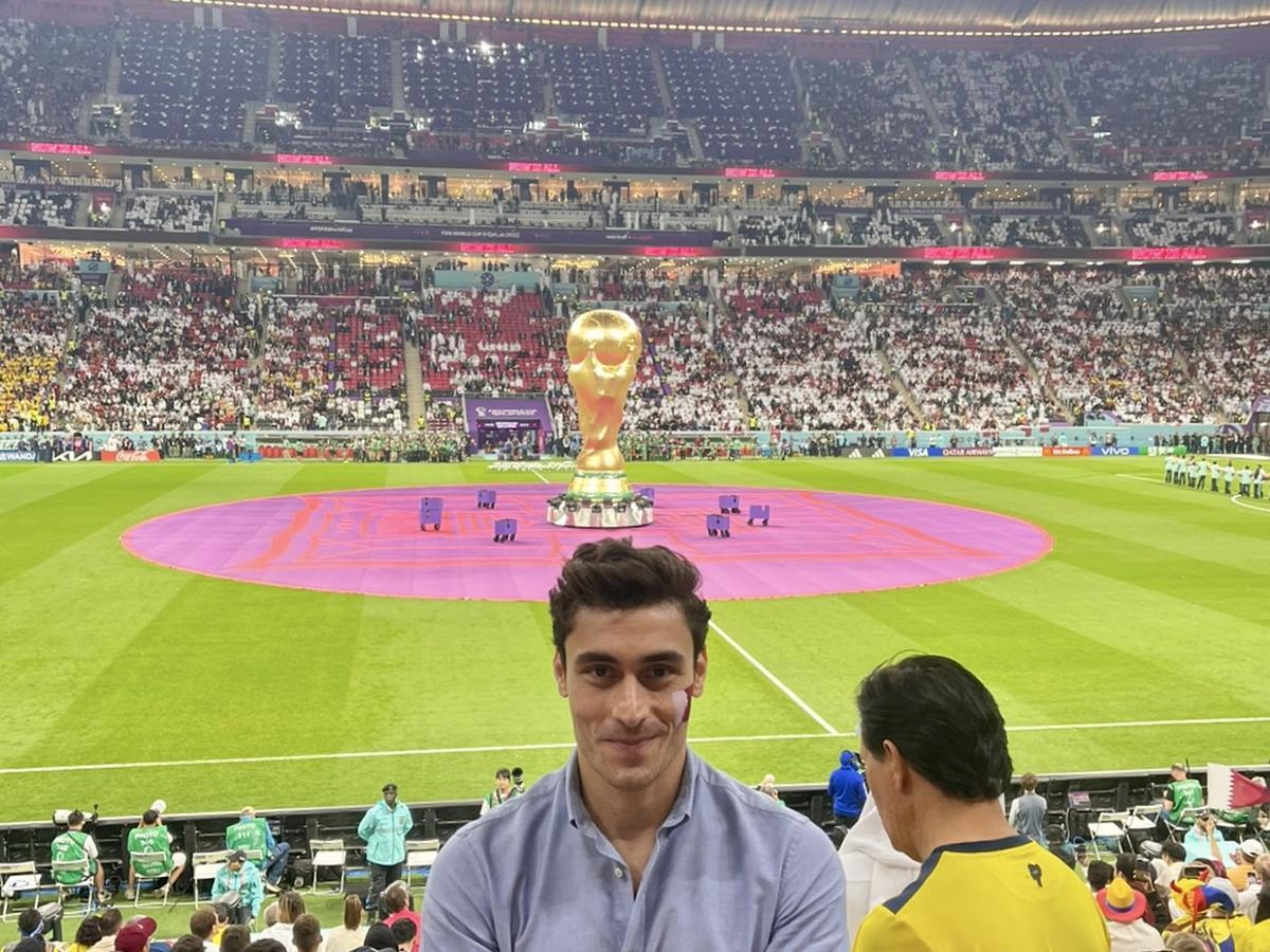 El libanés Aly Hammoud en uno de los partidos de la Copa del Mundo de Qatar, donde vivé desde hace más de un año.  
