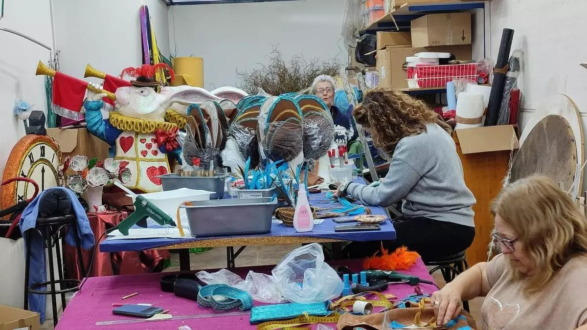 Ultimando el espectáculo del Carnaval de Águilas