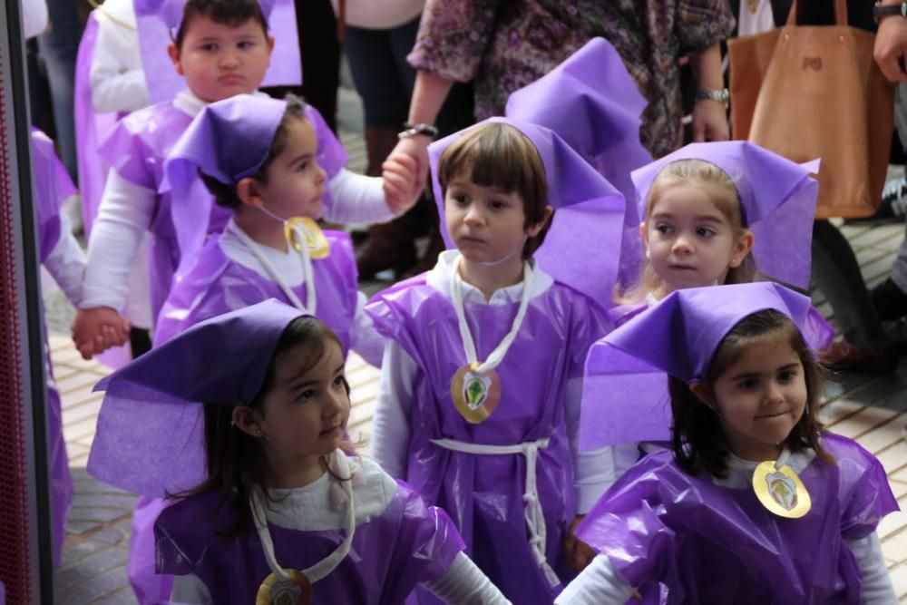 Procesión de los alumnos de Primaria e Infantil del colegio Adoratrices de Cartagena