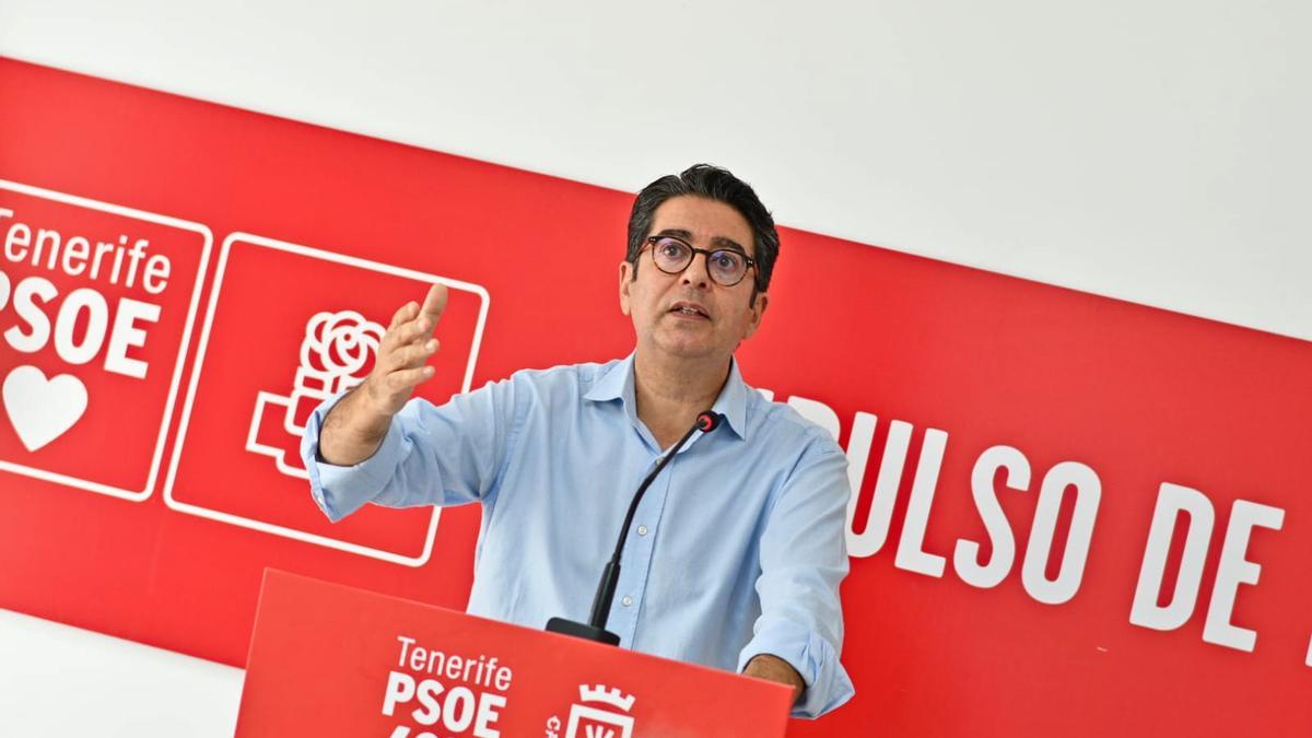 Pedro Martín durante la rueda de prensa en la sede insular del PSOE