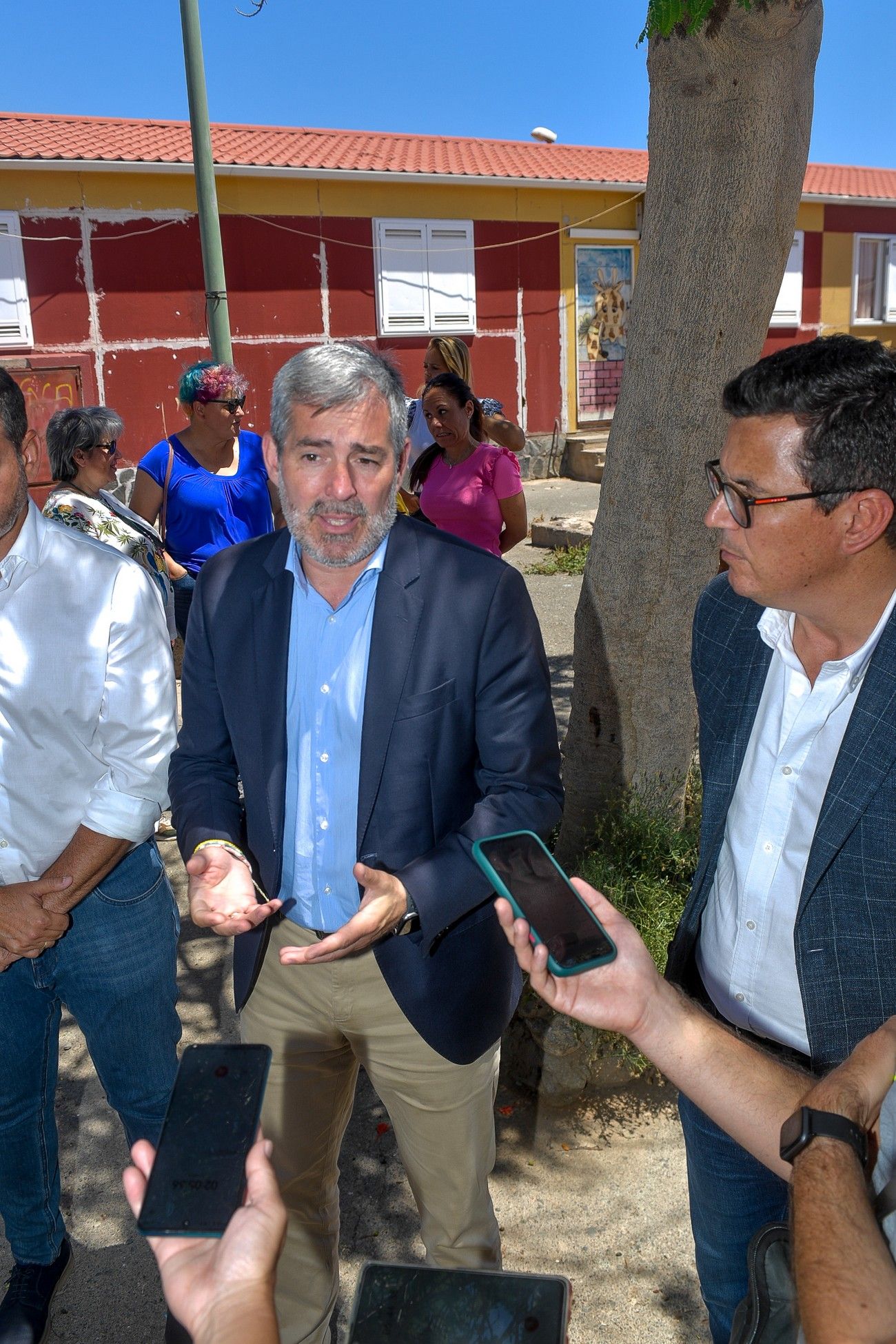 Fernando Clavijo, Pablo Rodríguez y Alejandro Marichal visitan a los vecinos de El Matorral