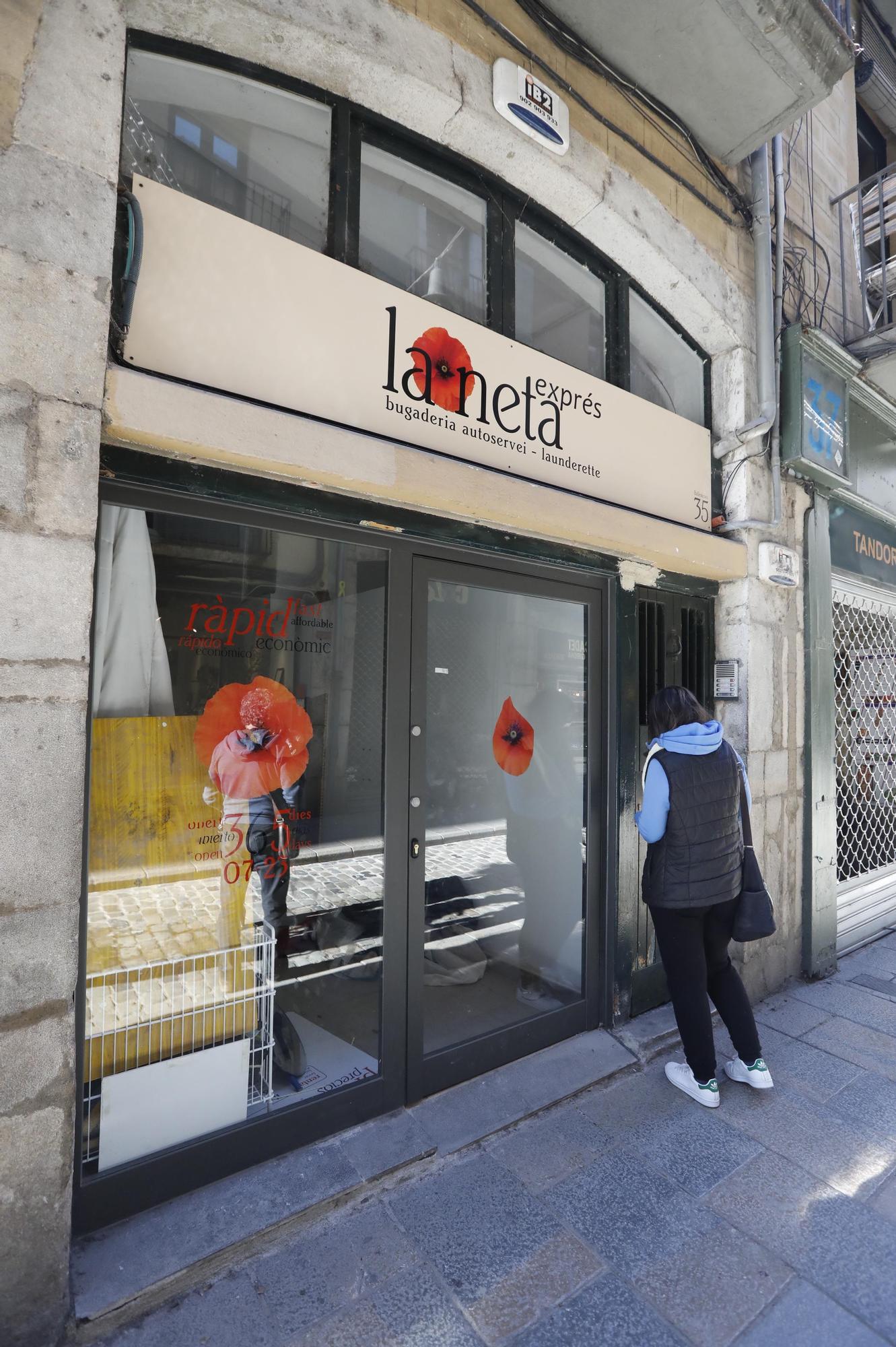 Causa danys en una bugaderia del Barri Vell de Girona, el detenen i li troben quilos de droga