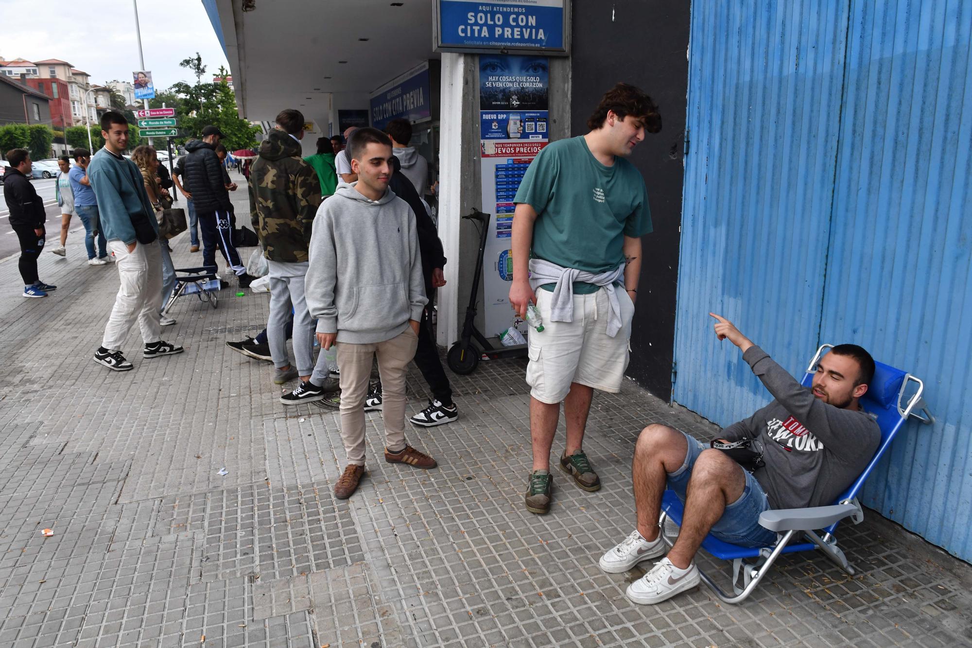 Colas en Riazor por las entradas para el partido del Dépor en Castellón