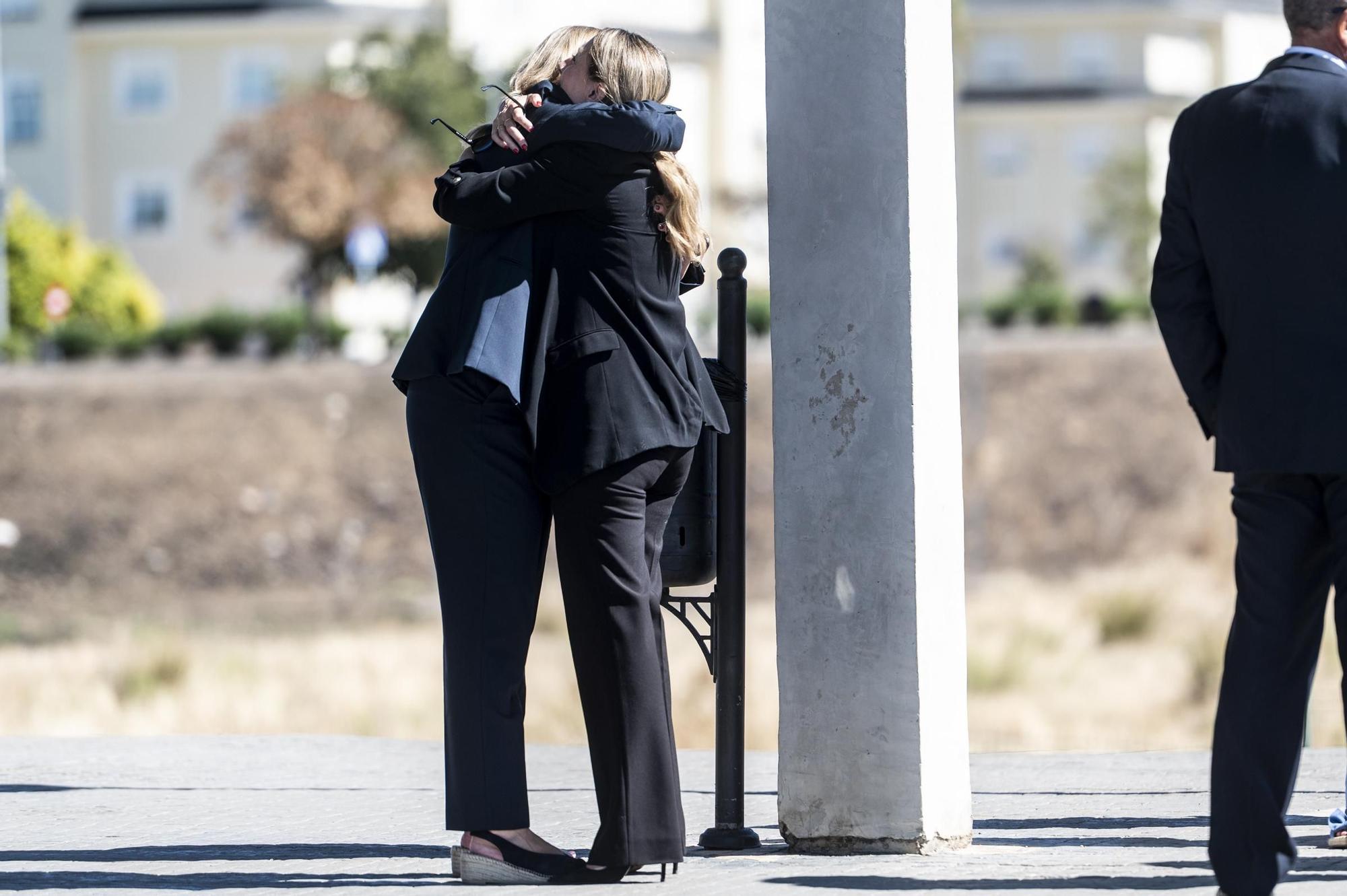 Fotogalería | Compañeros y allegados despiden a Fernández Vara