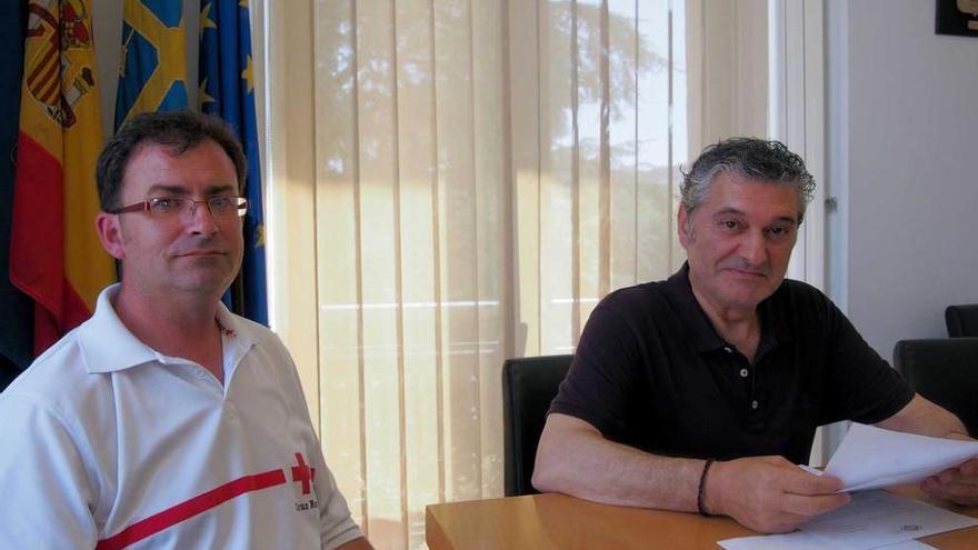 Matías Amaro Fonseca y César Díaz, ayer, en el Ayuntamiento.