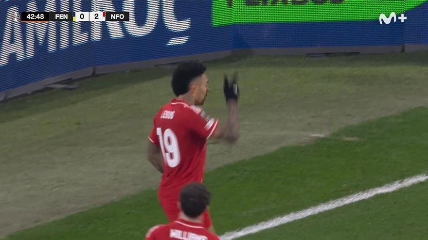 Igor Jesus culminó una gran jugada de pizarra del Forest ante Fenerbahçe