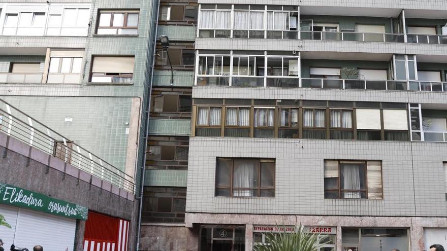 El portal de veïns del barri de Santutxu de Bilbao on s&#039;ha detectat el brot de covid-19