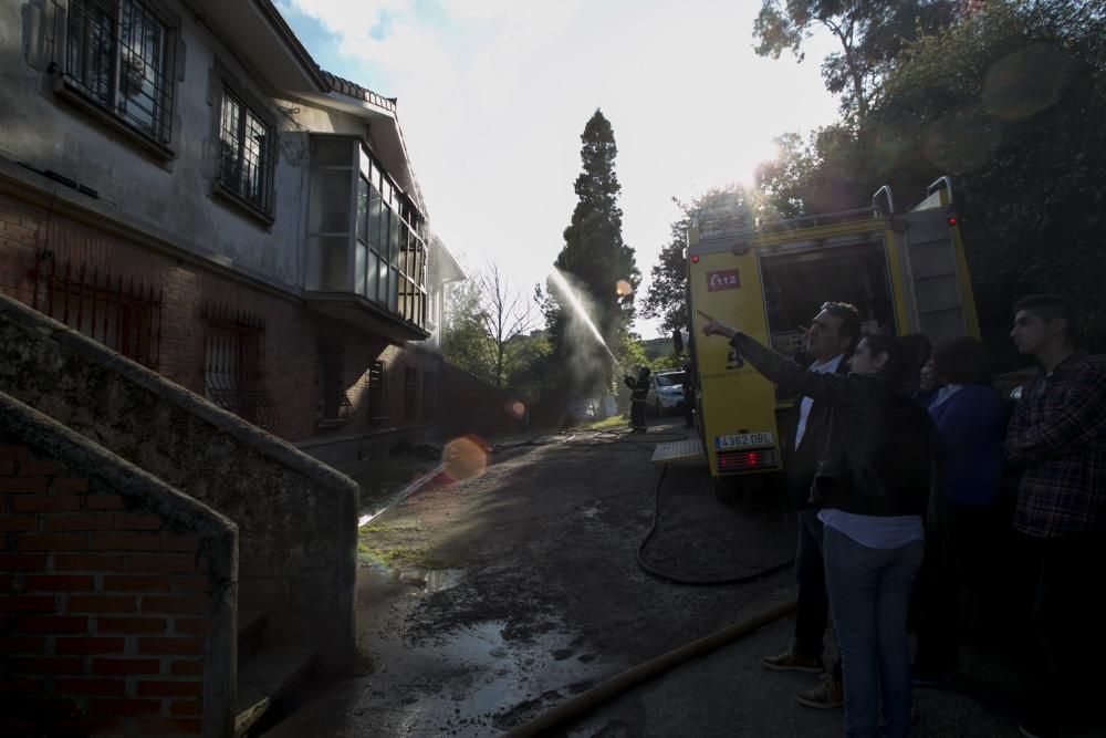 Incendio en un caserón de Jardín de Cantos, en Avilés