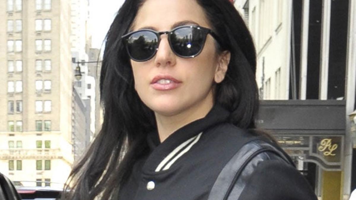Lady Gaga niega estar embarazada