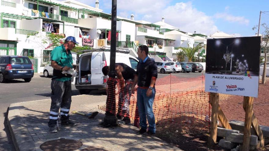 Yaiza renueva luminarias en la zona de la cancha de fútbol sala de Playa Blanca