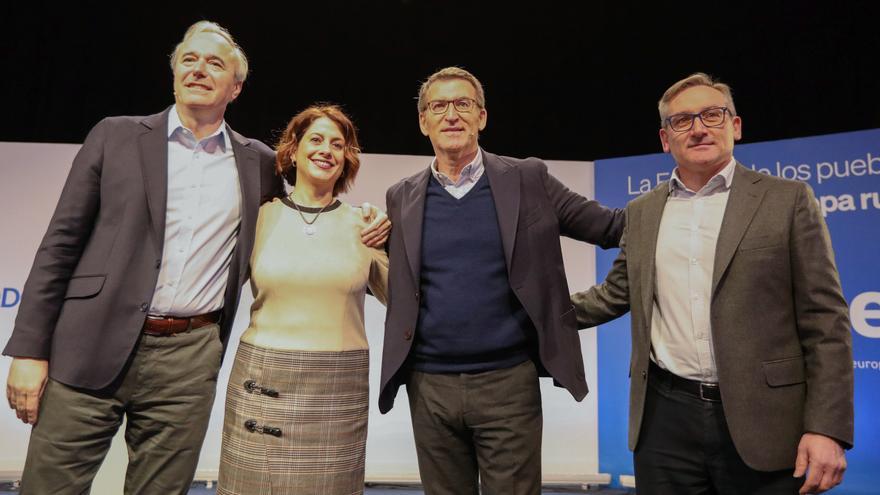 El presidente del PP de Aragón, Jorge Azcón; la alcaldesa de Teruel, Emma Buj; el presidente del PP, Alberto Núñez Feijóo y el presidente del Partido Popular de Teruel, Joaquín Juste.