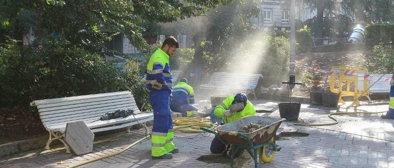 Obras de reparación del parque San Lázaro de Ourense. // Iñaki Osorio