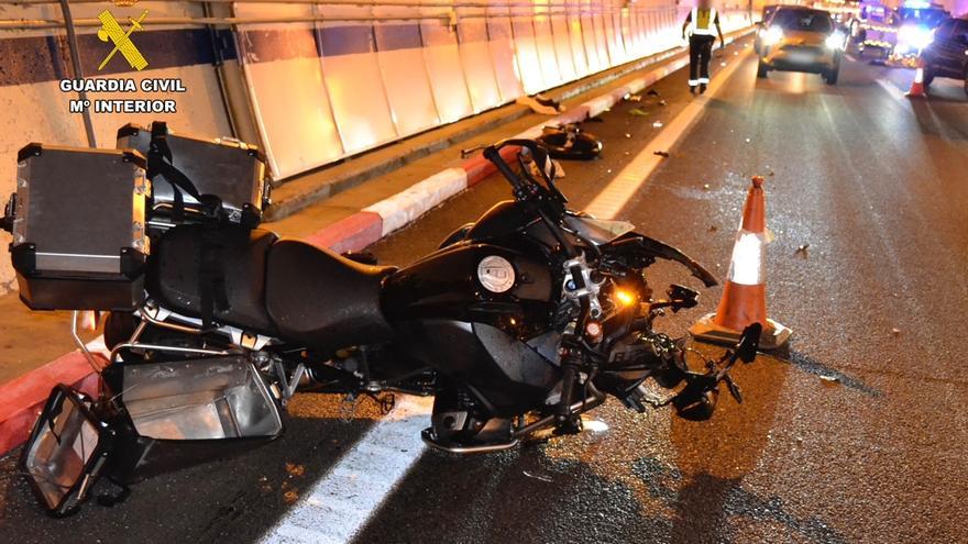 Chocan contra una motocicleta en el puente de Miravete, el piloto muere y los tripulantes del coche escapan