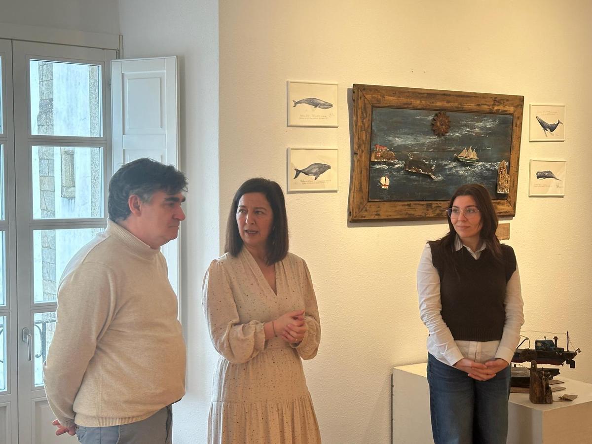 Francisco Martínez-Pin junto a la alcaldesa María Barral en la inauguración de la muestra.