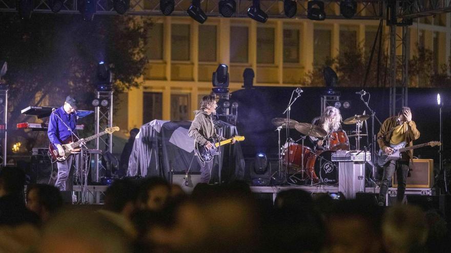 El grupo Jane Yo, ayer actuando en la plaza del Olivar. |