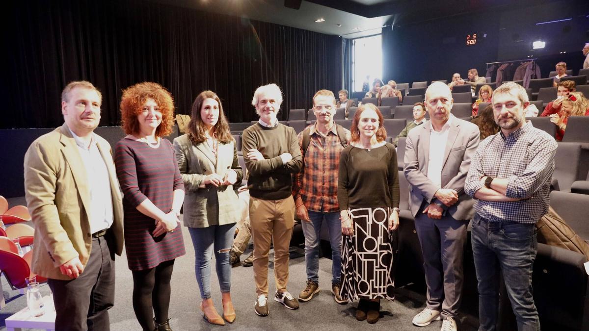 Jorge Enríquez, María Caravia, Silvia Pascual, Pablo Muñiz, Xuan de la Isla, Ángeles Silverio, Juan Carlos Rodríguez y Manuel Campa.