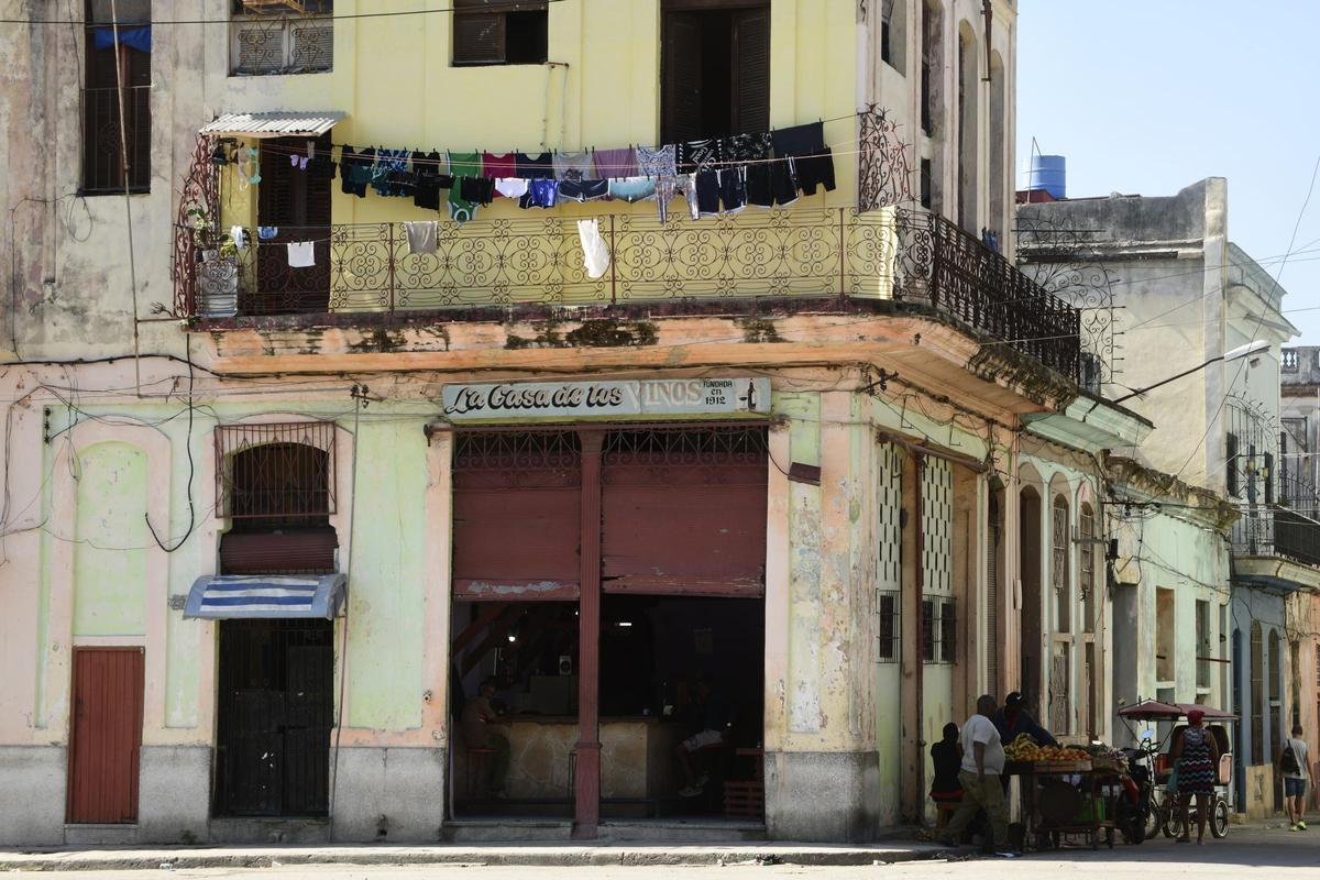 Bar ubicado en Arsenal, esquina Esperanza. Habana Vieja, detrás de la Estación central de ferrocarriles de Cuba.
