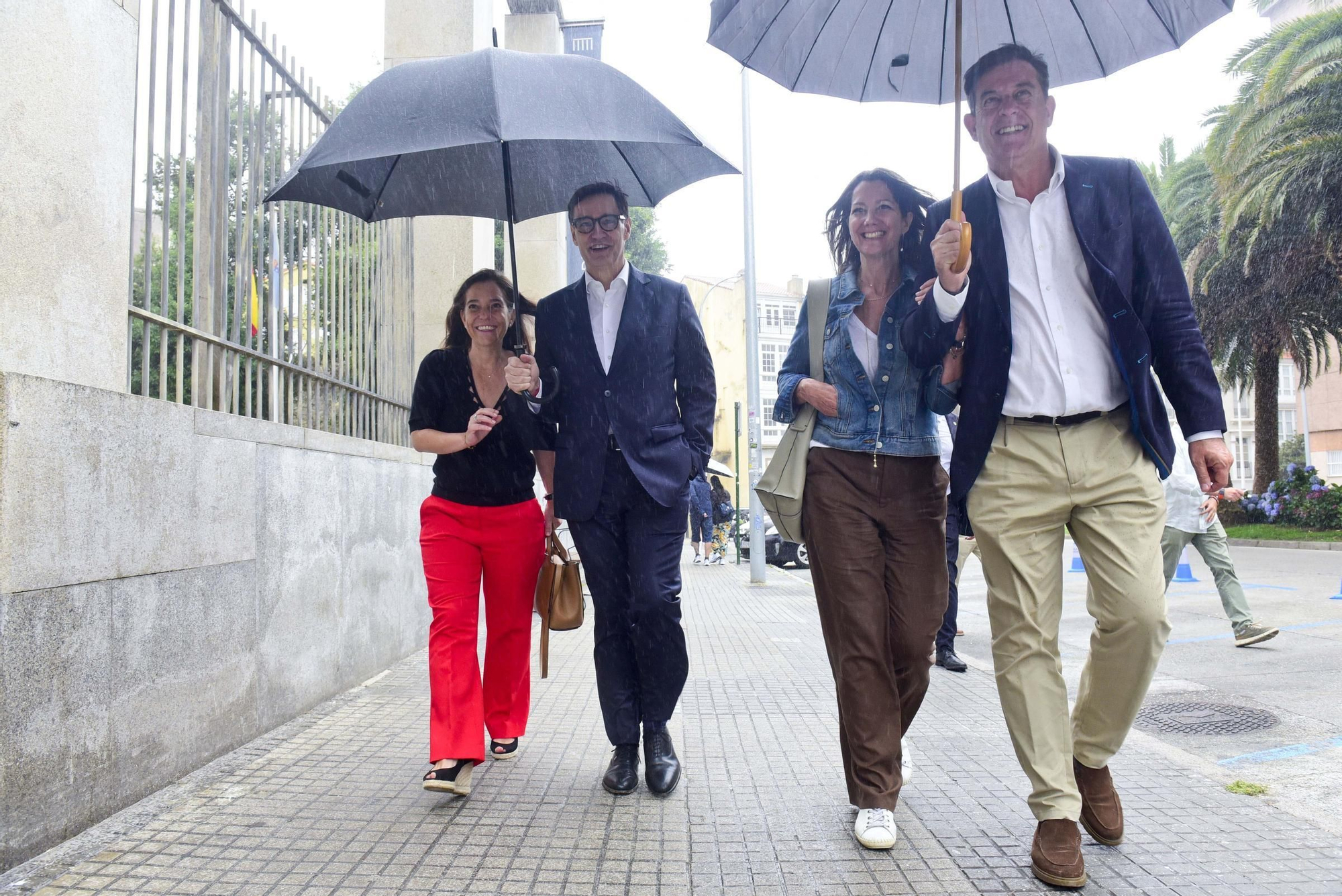 Salvador Illa se reúne con militantes en la sede del PSOE en A Coruña