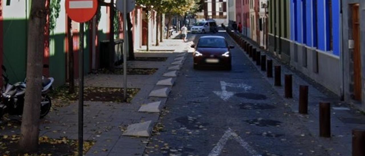 La calle que discurre a través de la plaza del Cristo y que cambiará de sentido.