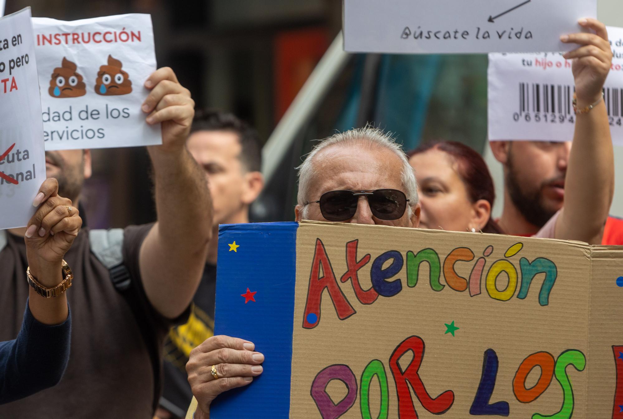 Protesta en Alicante contra el recorte de terapias en los centros de atención temprana