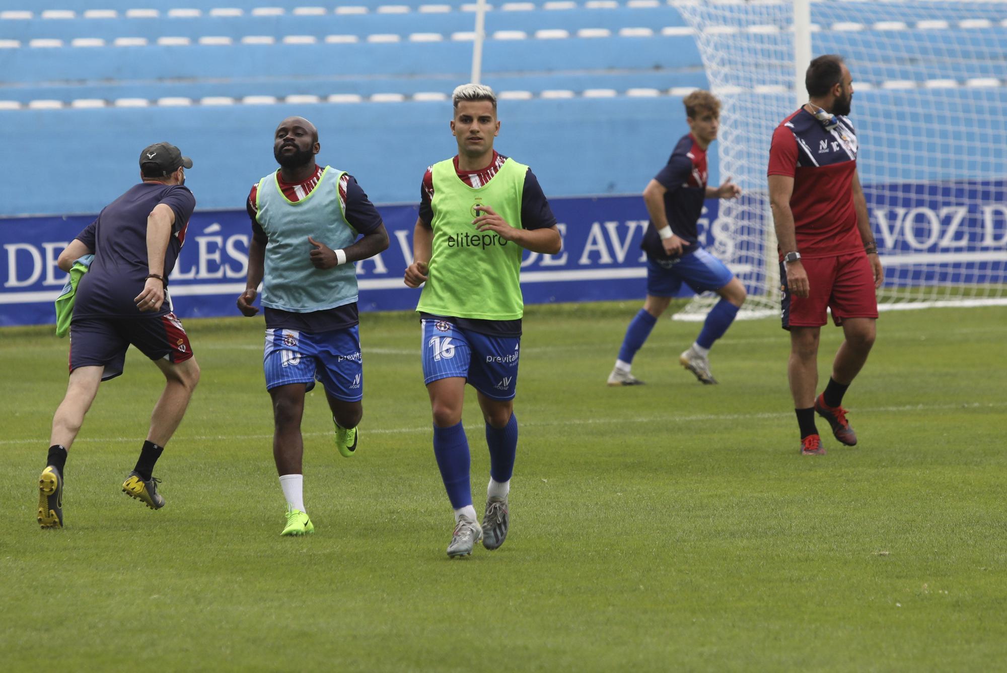 Las imágenes del partido del Oviedo contra el Avilés