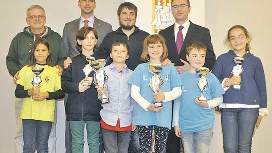 Podio de los primeros clasificados en el Insular benjamín