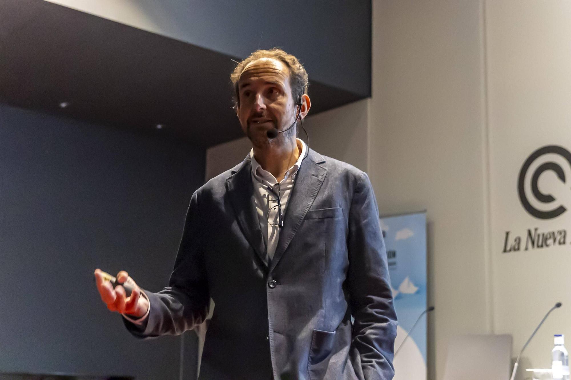 EN IMÁGENES | Juan Díaz y Sergio Serrano de ASINCAR, terceros ponentes en la II Semana de la Innovación de LA NUEVA ESPAÑA: “Acercamos la ciencia a la sociedad”