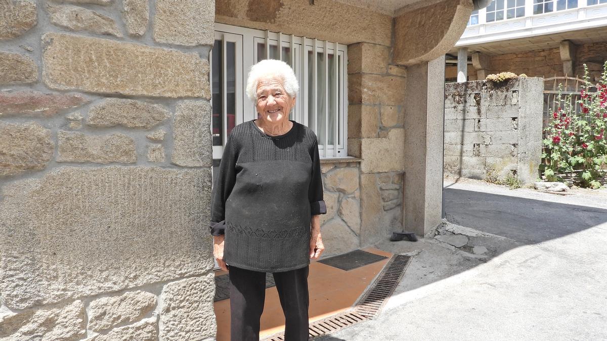 Emilia García, de 93 años, vecina de O Tameirón (A Gudiña), una parroquia en la que se registraron 52 incendios en 5 años.