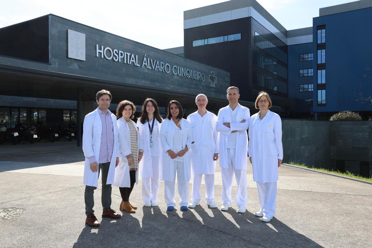 La doctora Luisa de Castro Parga, a la derecha, con sus compañeros del Cunqueiro