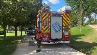 Muere un trabajador de 54 años tras volcar con un vehículo articulado en el Parque Enrique Tierno Galván