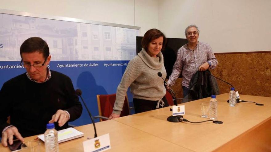 Alejandro Cueli, Yolanda Suárez y Agustín Sánchez, ayer, en la sala de prensa municipal.