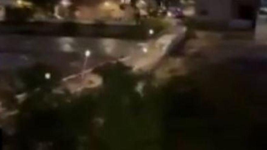 Die Wassermassen rissen eine Brücke in Picanya mit sich.