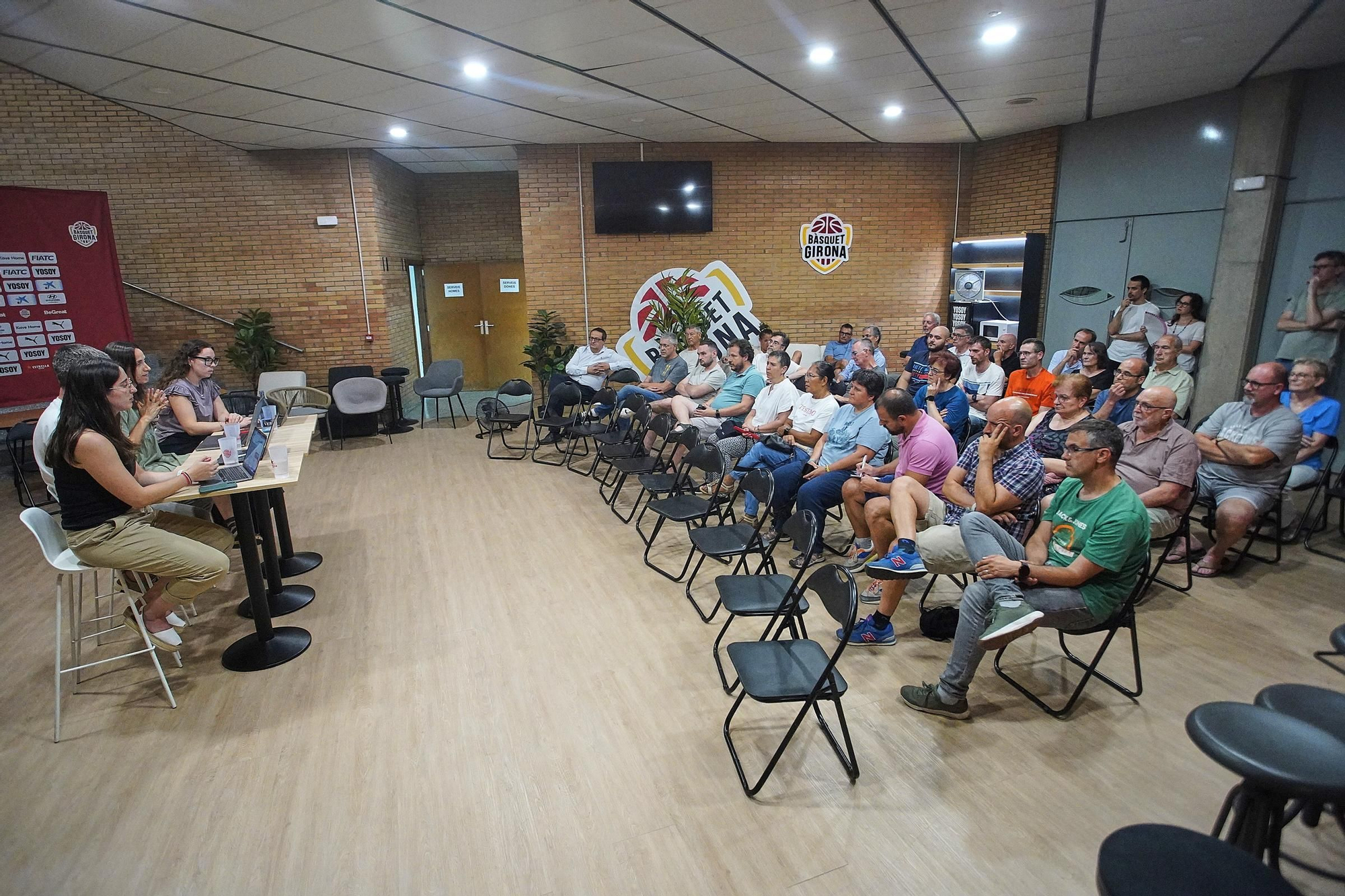 Les fotos de la sessió oberta d’atenció a l’abonat del Bàsquet Girona