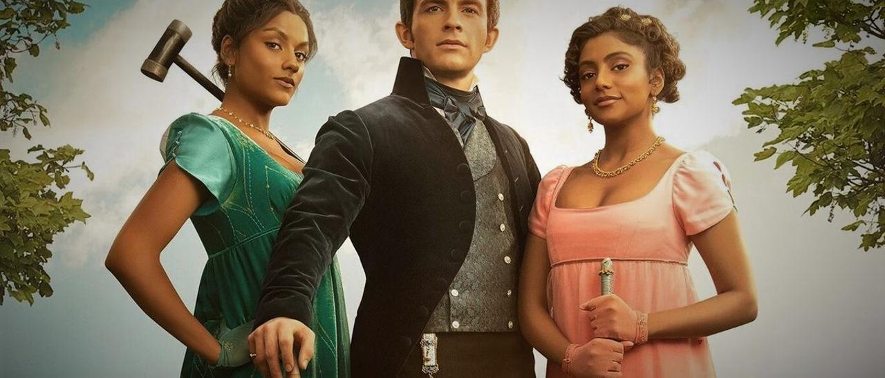 Simone Ashley, Jonathan Bailey y Charithra Chandran, en una imagen promocional de la segunda temporada de ’Los Bridgerton’.