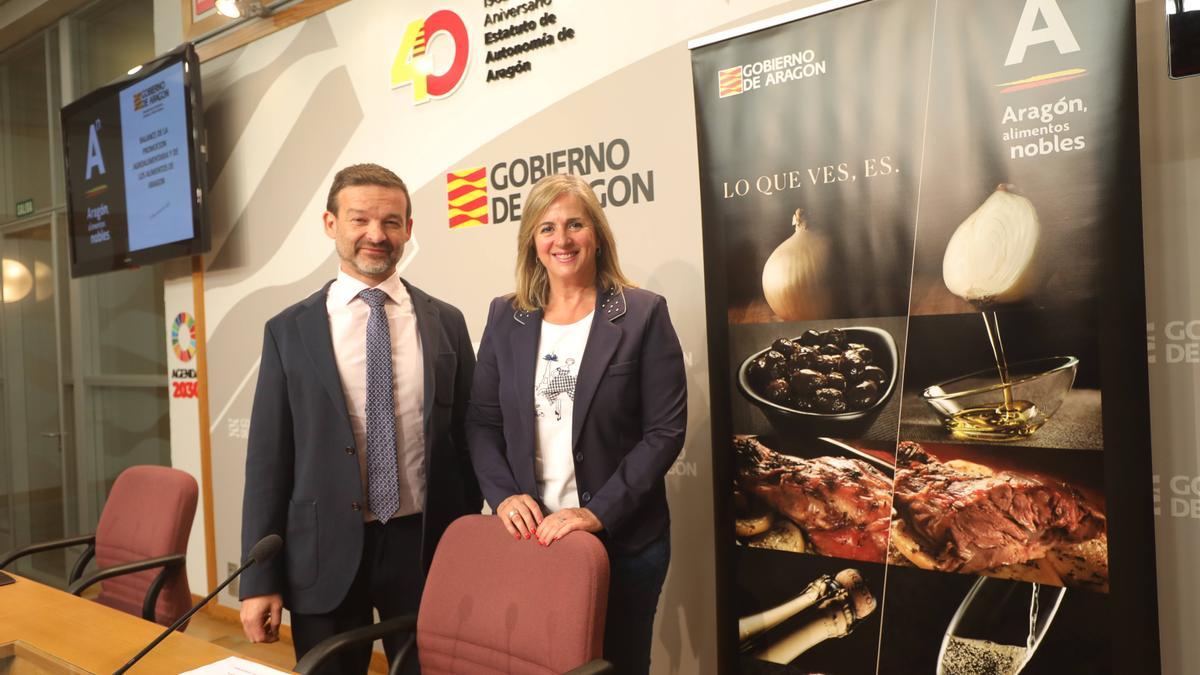 La directora general de Innovación y Promoción Agroalimentaria, Carmen Urbano, y el presidente de la Industria Alimentaria de Aragón, Luis Villamayor, hicieron balance de la campaña &#039;Aragón, Alimentos Nobles&#039;.
