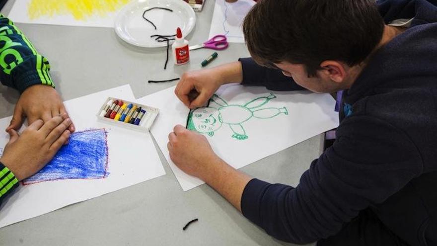 El dibujo es la principal vía de aprendizaje que se usa en estos talleres, aunque no es la única.