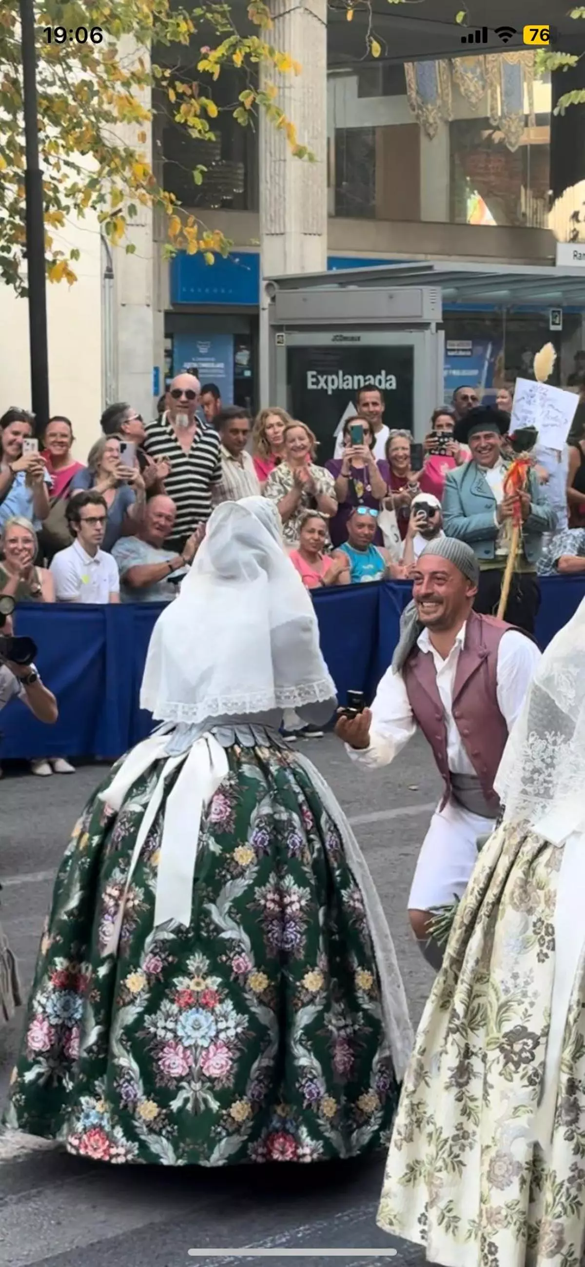 La pedida de mano que sorprendió a todos en la Ofrenda de Hogueras