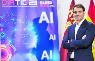 Juan José Almela: "La Inteligencia Artificial es una herramienta útil, pero puede ser muy peligrosa"