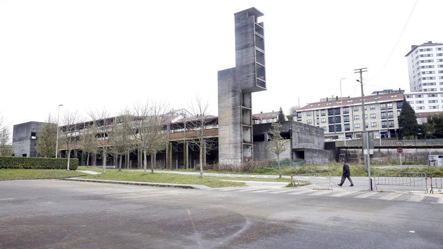 Raxoi sopesa cambiar el uso del edificio previsto para el parque de Bomberos en Salgueiriños