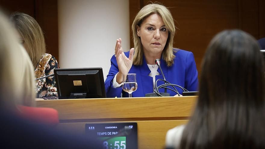 Susana Camarero, titular de Servicios Sociales, explica los presupuestos de su conselleria en Servicios Sociales y Vivienda.