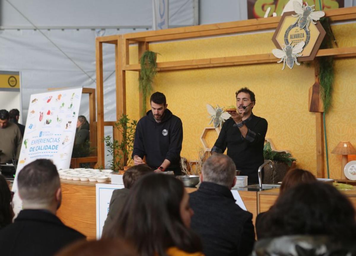 Área de degustación gratuita de miel. | Bernabé/Ángel Abeledo