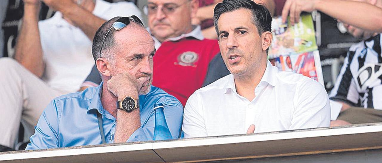 Bob Voulgaris con Robin Taylor en el palco del estadio Castalia.