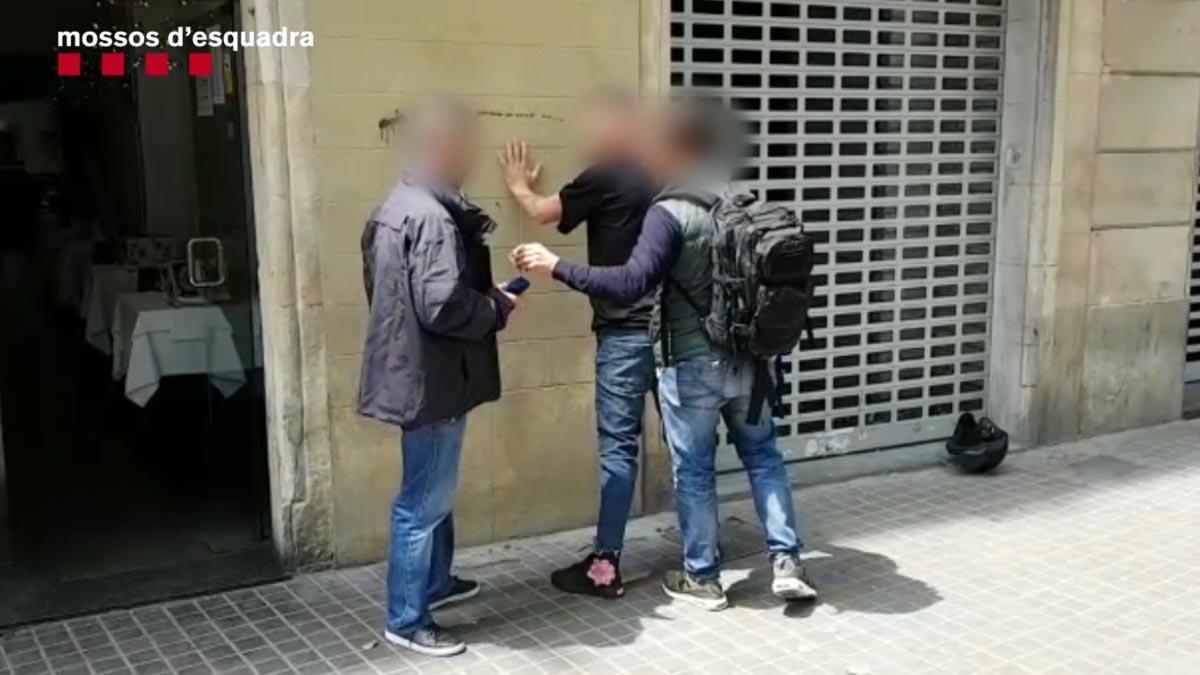 Detenidos unos falsos abogados que estafaban a ancianos en Catalunya