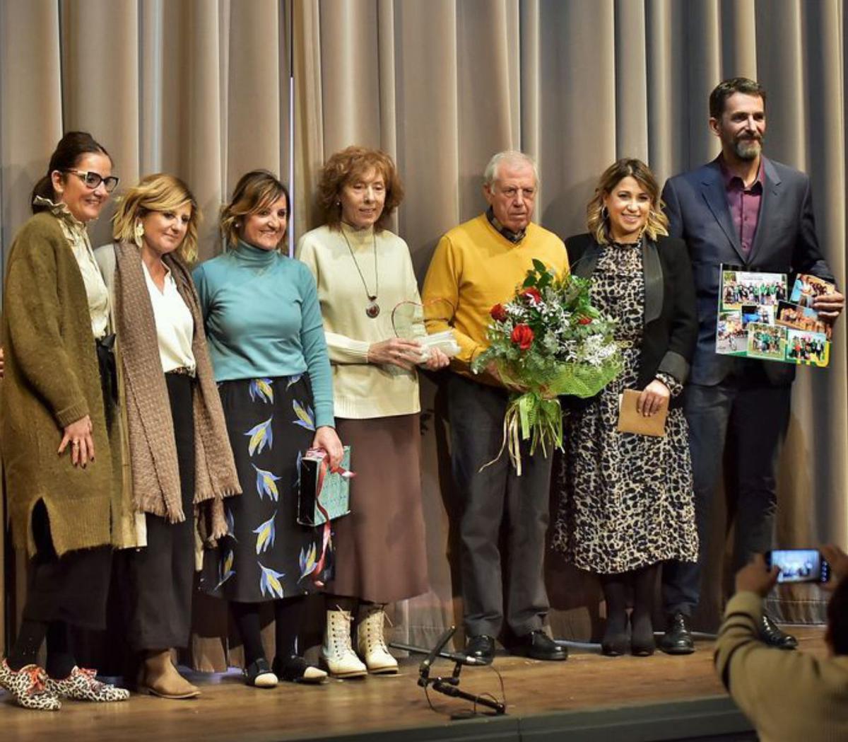 Homenaje de la AECC de Ejea a Vicente Rivera. |