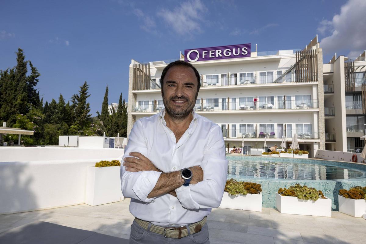 Pep Cañellas, presidente ejecutivo y fundador de Fergus Group, frente al hotel Style Palmanova.