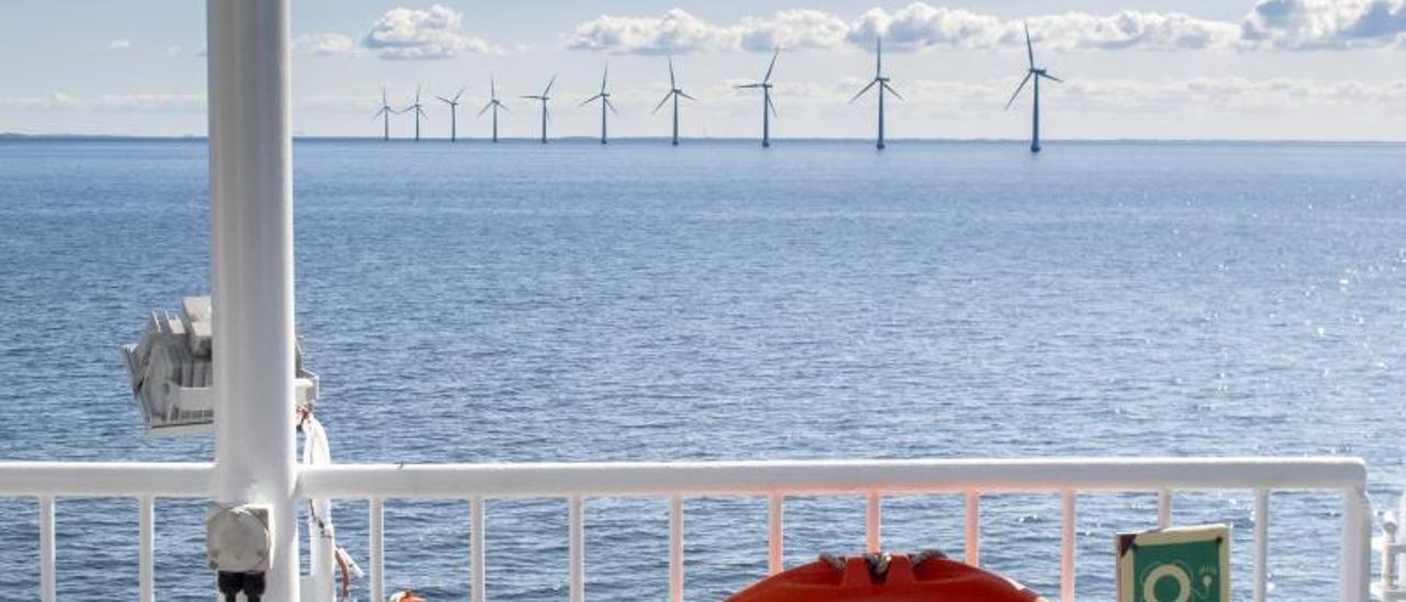 Aerogeneradores en un parque eólico en el mar. | EVE VAN SOENS