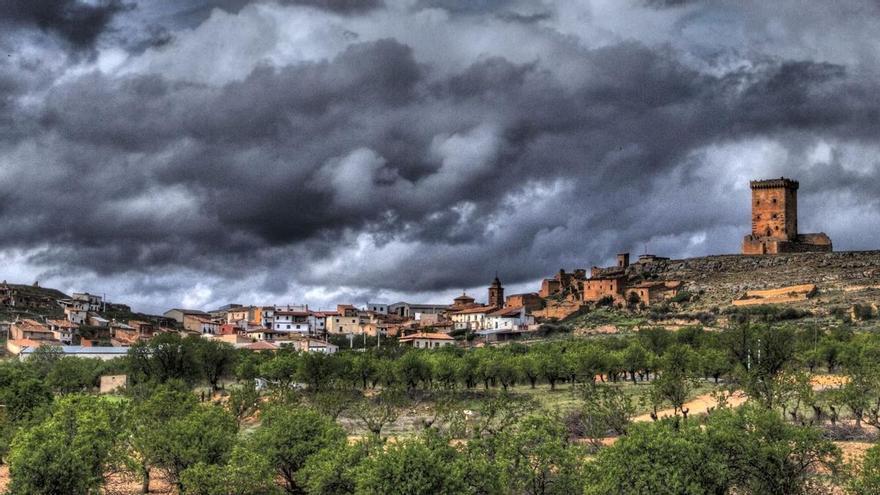Vídeo | Un pueblo de Zaragoza ofrece vivienda a cambio de convertirse en el dueño del local de un bar