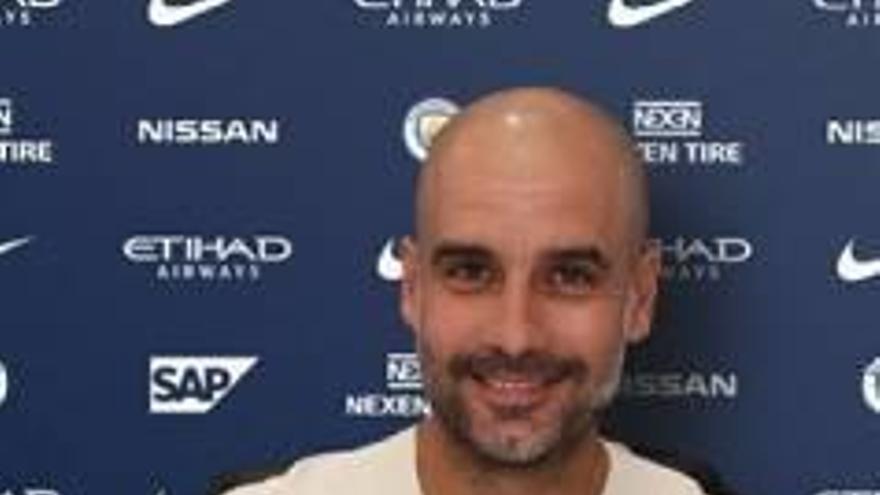 Guardiola signant el contracte