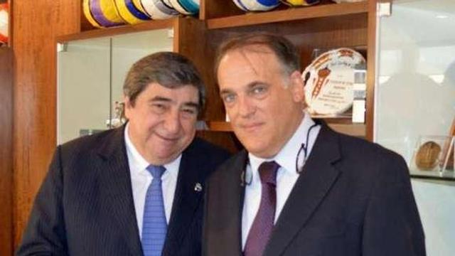 Lendoiro con Tebas, ayer en la Liga. / lfp