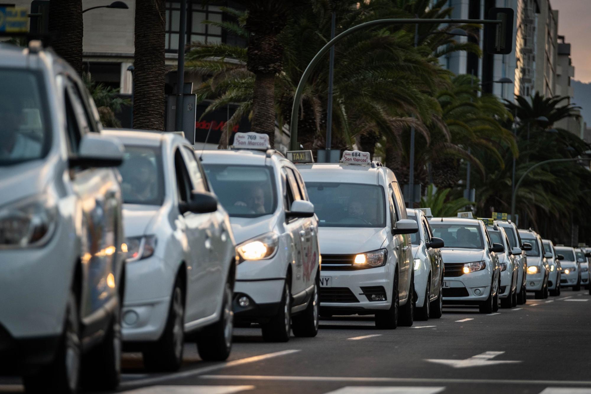 Manifestación de taxistas en Santa Cruz de Tenerife